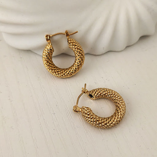 Title 2, Retro Fashion Simple Pair Earrings, a classic s...