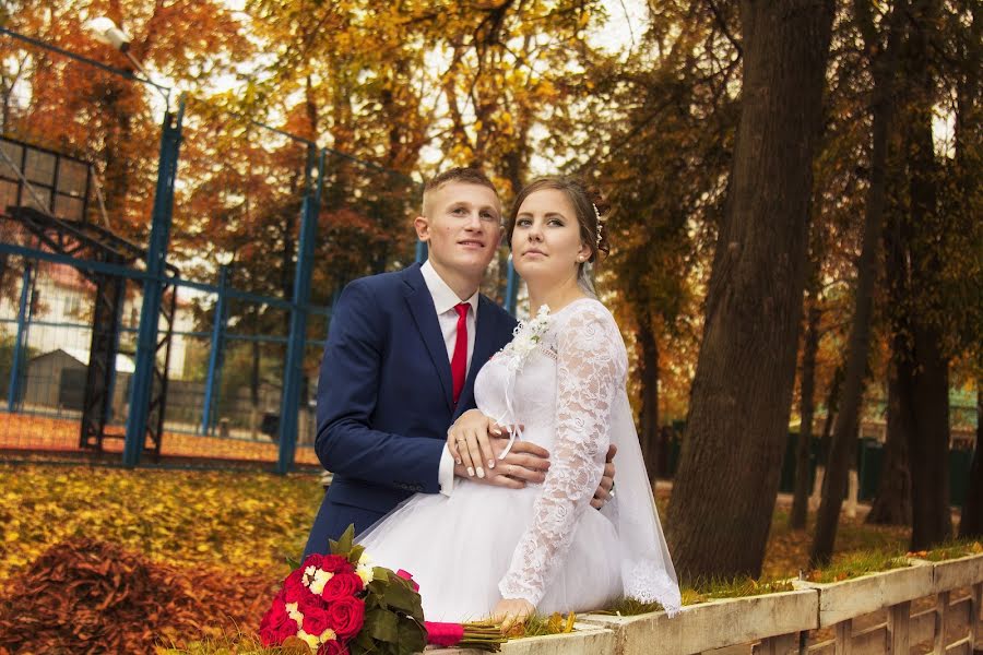 Fotógrafo de casamento Yula Gurzhos (julaphoto). Foto de 3 de dezembro 2017