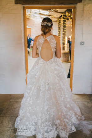 Fotografo di matrimoni Amy Jordison (amyjordisonphoto). Foto del 19 agosto 2019