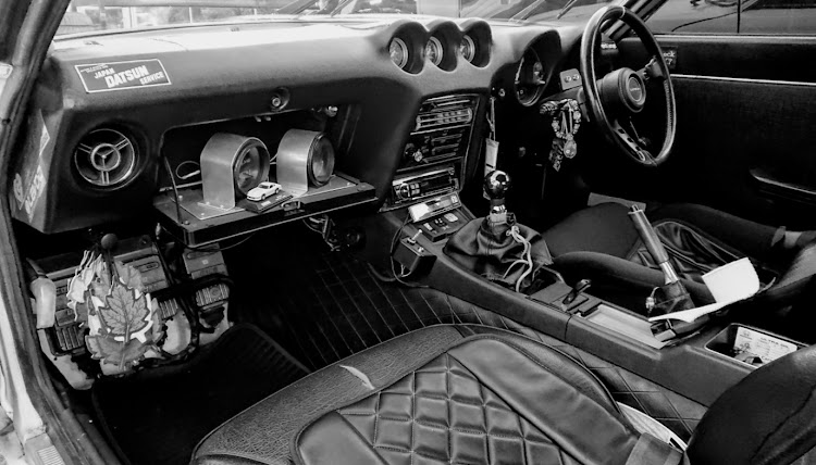 フェアレディZのモノクロ祭り便乗・本日もよろしくお願いします・愛車のある風景・s30z・240Zに関するカスタム事例の投稿画像12枚目