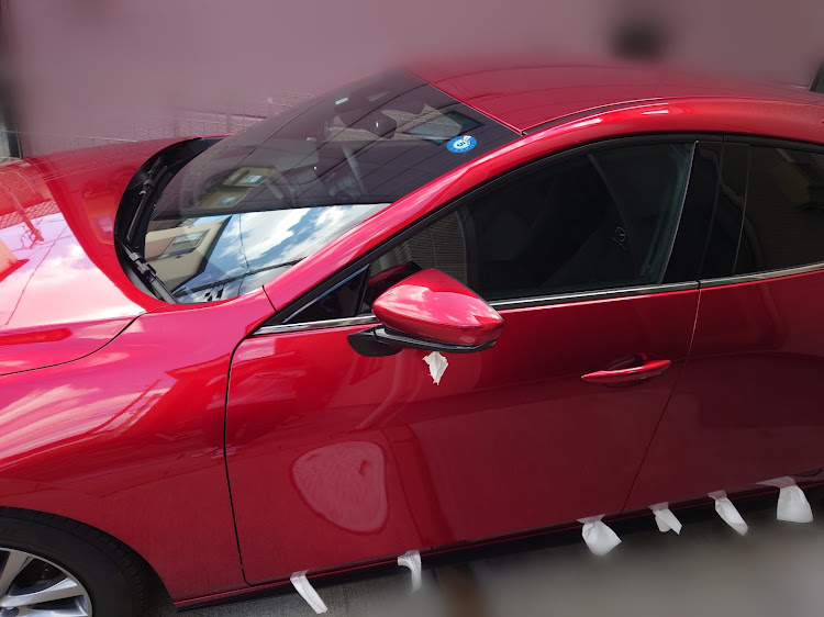 MAZDA3の洗車・花粉・右半顔写真展・ソウルレッドクリスタルメタリック・3月もよろしくお願いしますに関するカスタム事例の投稿画像3枚目