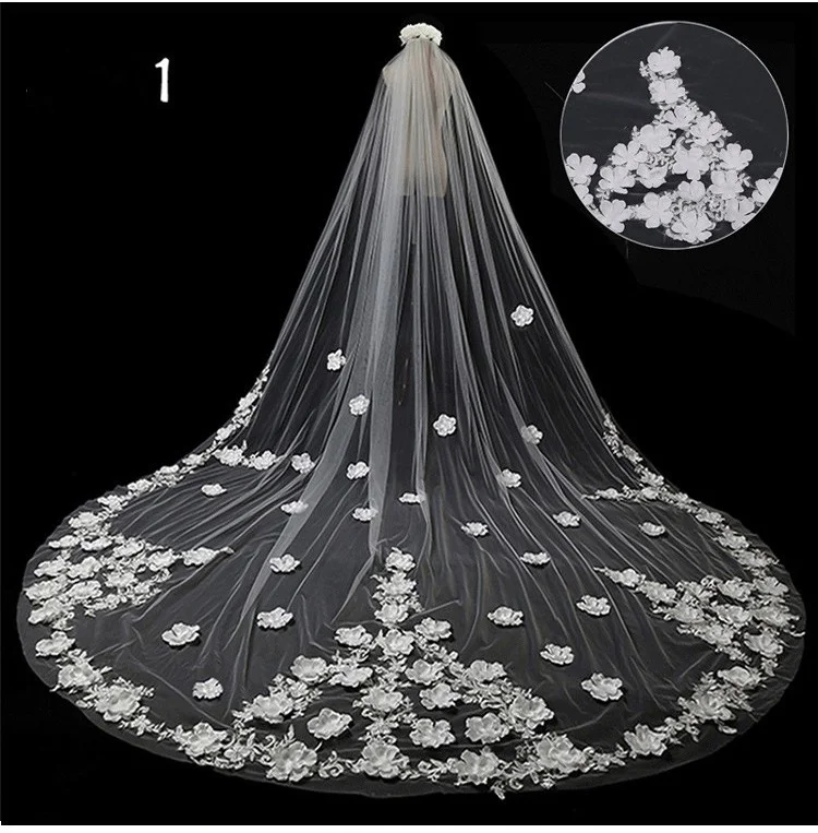 Title 8, Vestido de noiva luxuoso com cauda longa e véu ...