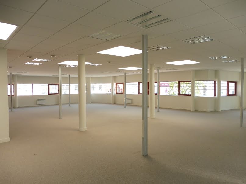 Location  locaux professionnels  320 m² à Chantonnay (85110), 2 600 €