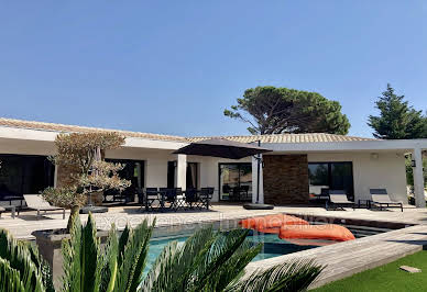 Villa with pool and terrace 9