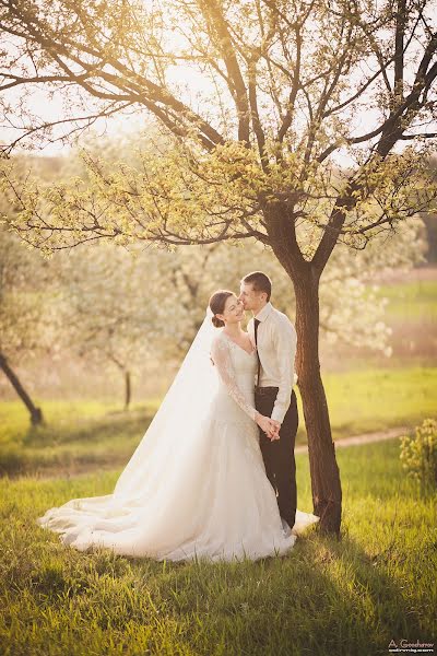 Wedding photographer Artem Goncharov (odinmig). Photo of 6 May 2013