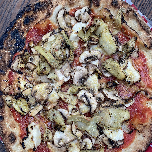 Create your own pizza with vegan mozzarella