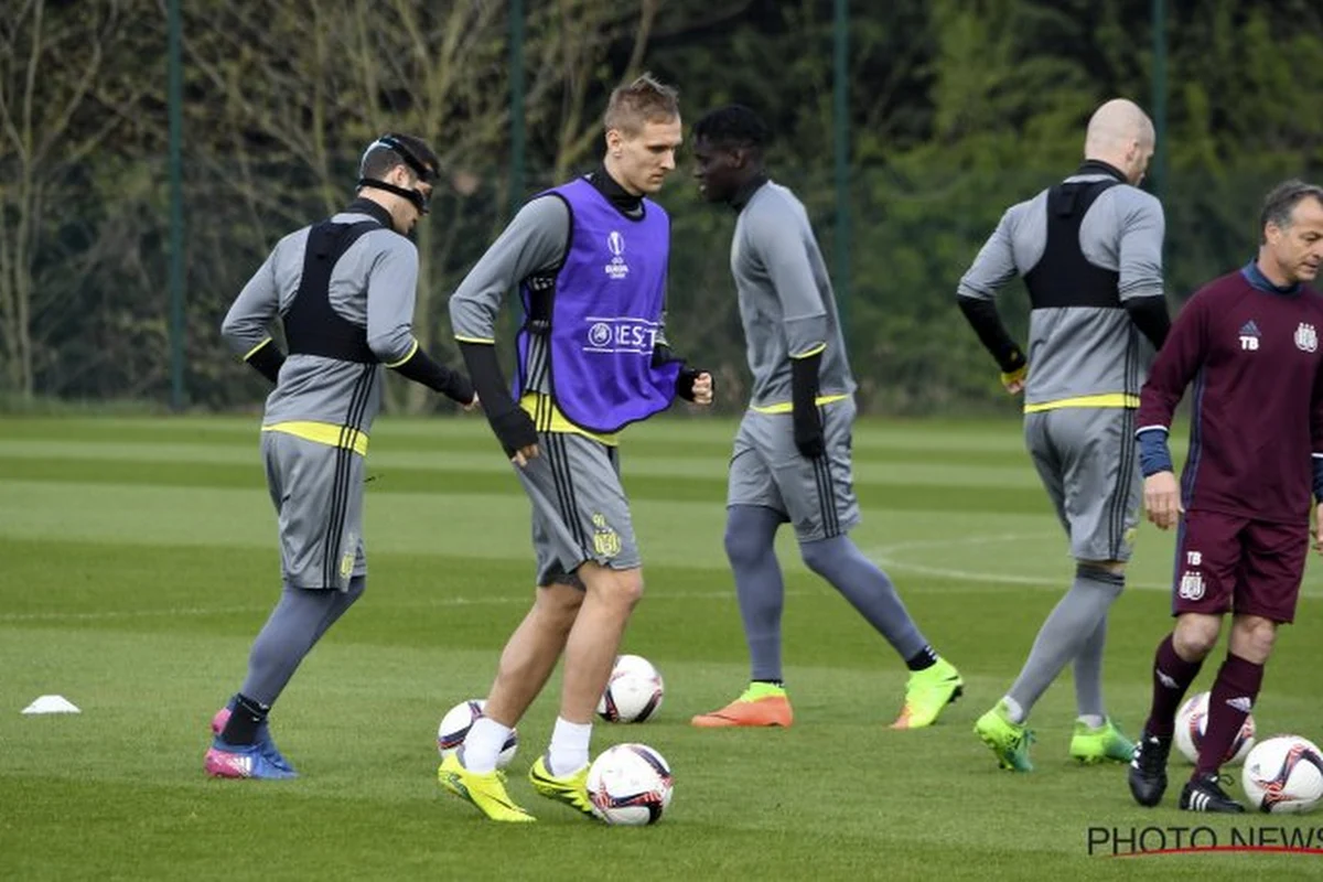 En toen viel Teodorczyk uit op training en heeft Anderlecht géén spitsen meer, al is er wel eentje op komst