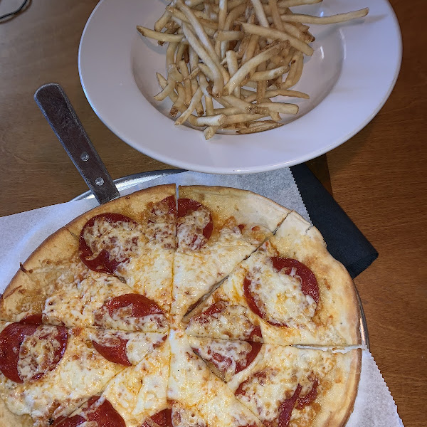 Pepperoni gf pizza and fries 😋