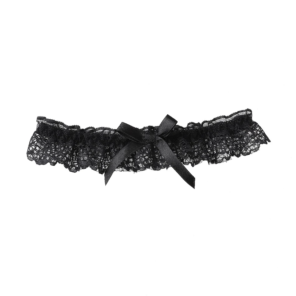 Jarretières en dentelle style princesse pour sublimer vos cuisses. Accessoire de lingerie idéal pour une touche romantique et élégante.
