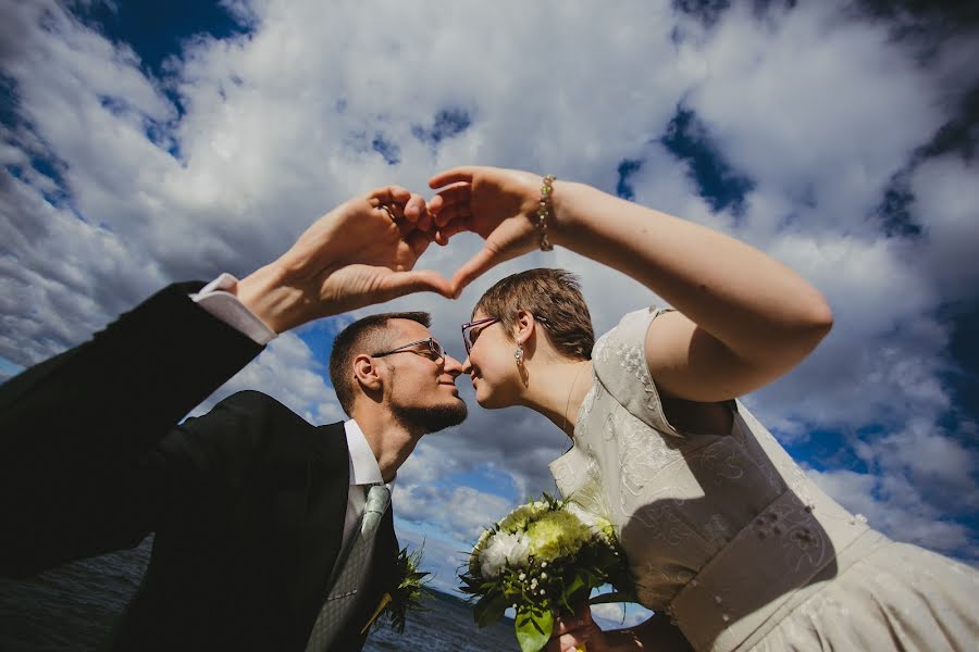 Wedding photographer Yuliya Tarasova (yuliatarassi1111). Photo of 7 February 2016