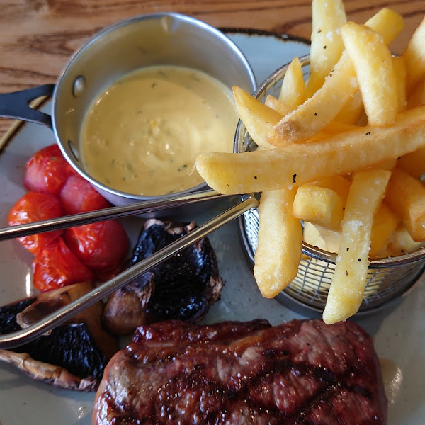 Sirloin with béarnaise sauce