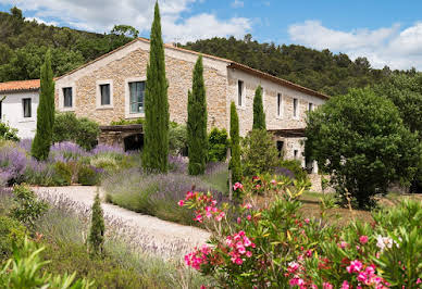 Villa avec piscine et jardin 2