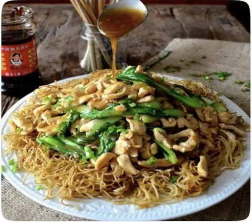 Cantonese Pan Fried Noodles Chicken