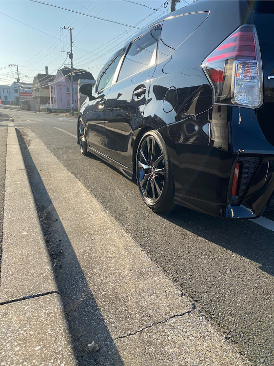 プリウスαのプリウスα GR SPORT・HKS車高調に関するカスタム事例の投稿画像1枚目