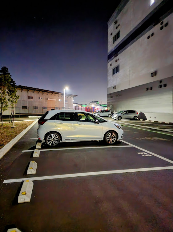 フィットのロジプレイスD川越・自宅の駐車場に関するカスタム事例の投稿画像2枚目