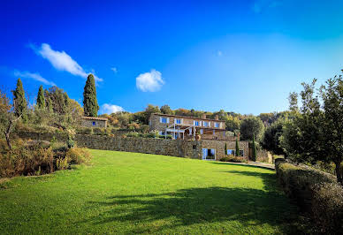 Farmhouse with garden and pool 9