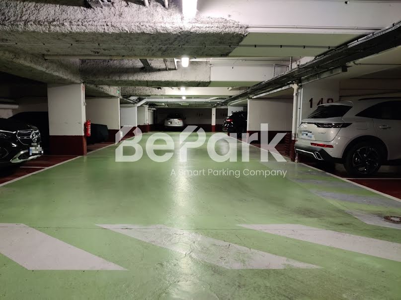 Location  parking  12 m² à Paris 9ème (75009), 180 €