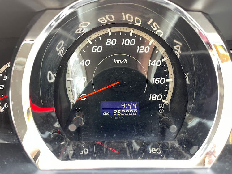 ハイエースバンのハイエーススーパーGL・桜とコラボ・8000・8ナンバー登録に関するカスタム事例の投稿画像3枚目