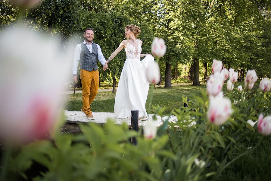 Fotógrafo de casamento Evgeniya Brayd (dikkens). Foto de 18 de abril 2021