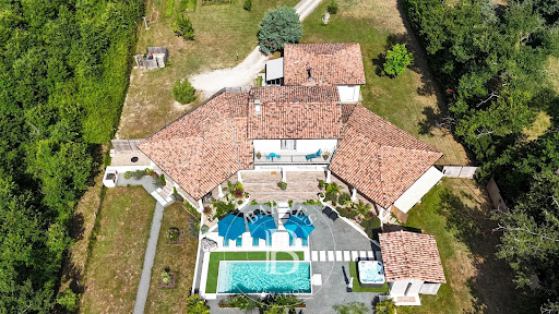 Property with pool 4