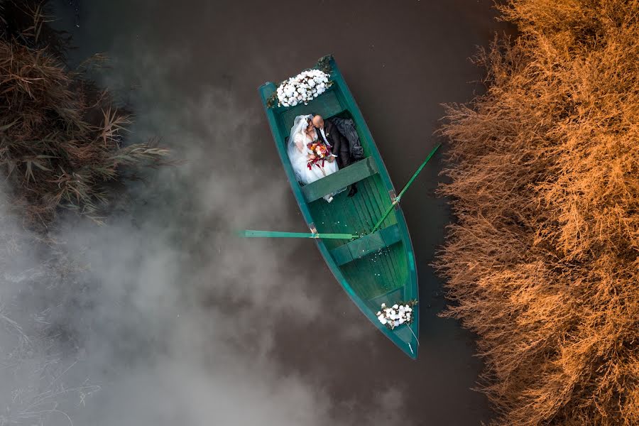 Svadobný fotograf Cosmin Calispera (cosmincalispera). Fotografia publikovaná 1. decembra 2021