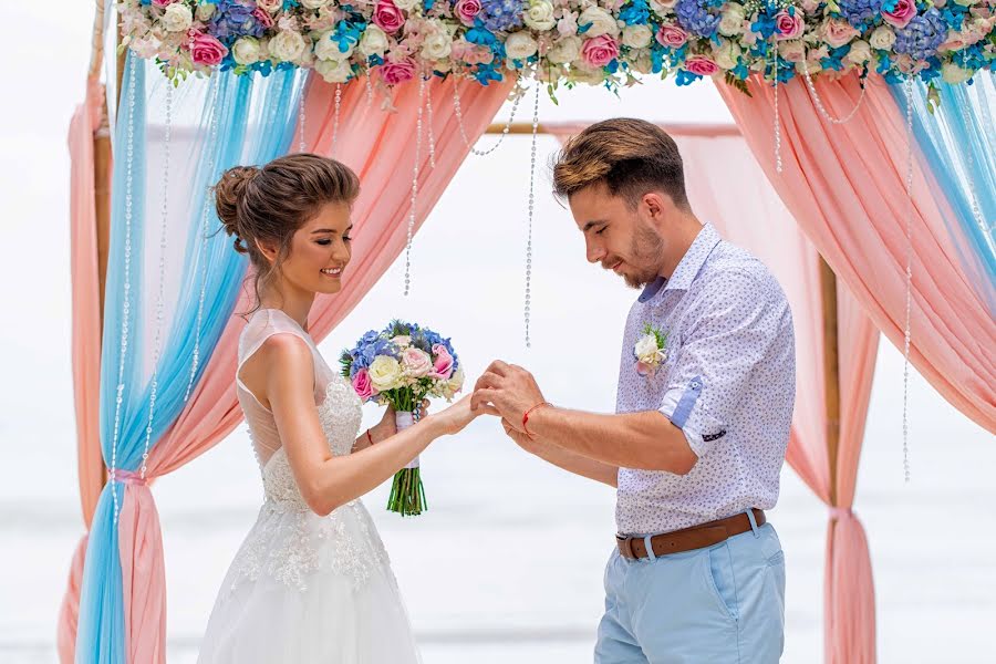 Fotógrafo de casamento Aleks Dyadyushko (diadiushko). Foto de 22 de novembro 2019