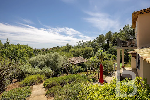 Maison avec piscine et jardin 5