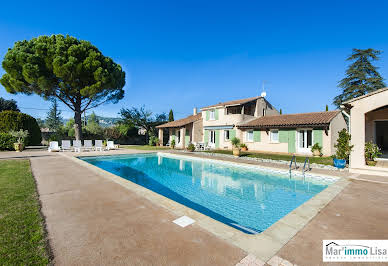 Villa avec piscine et jardin 11