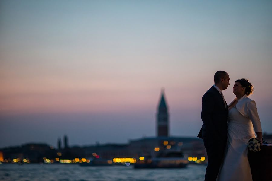 Wedding photographer Vincenzo Casaluci (vincenzocasaluc). Photo of 9 November 2016