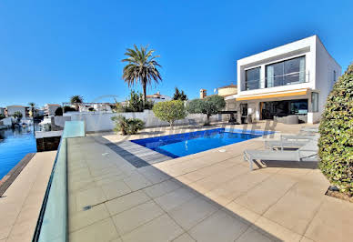 Villa with pool and terrace 10