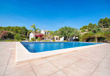 Property with pool 4