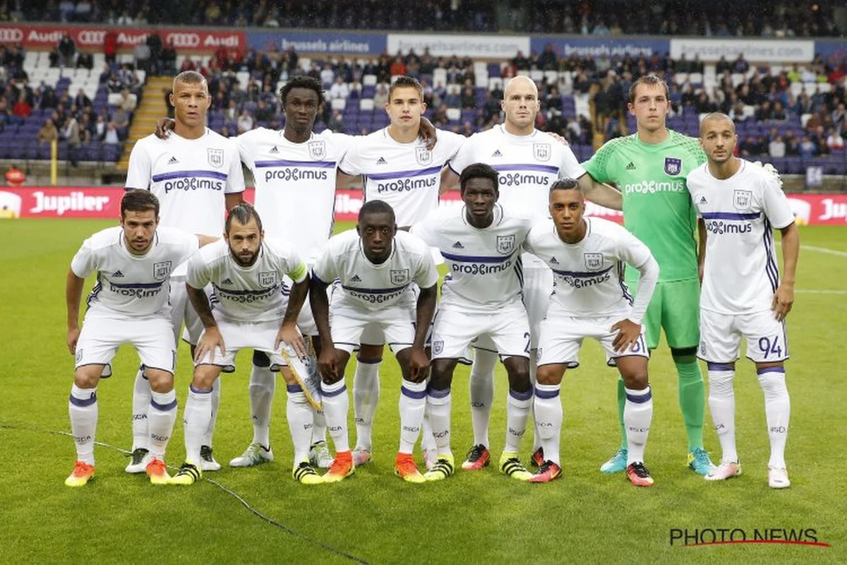 En of Defour geliefd is in het Park: kijk en luister naar het statement van de Anderlecht-aanhang!