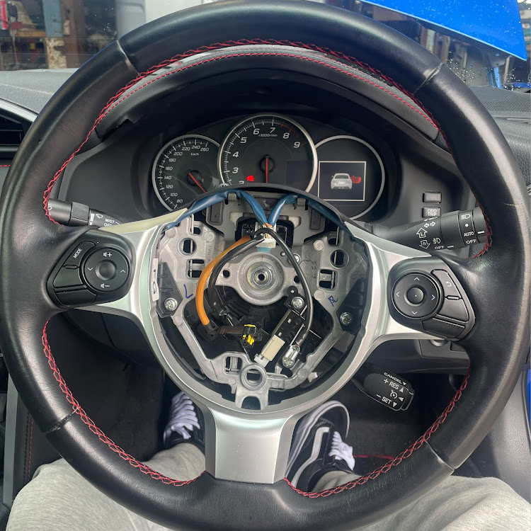 BRZのNARDIに関するカスタム事例の投稿画像2枚目