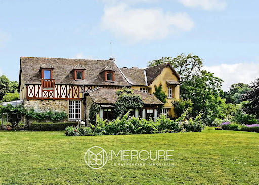 Old country house with lush garden in this luxury property for sale in La Queue-en-Brie ($1,151,748 - 239 m²)