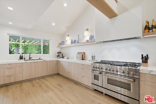 Maison avec piscine et jardin 4