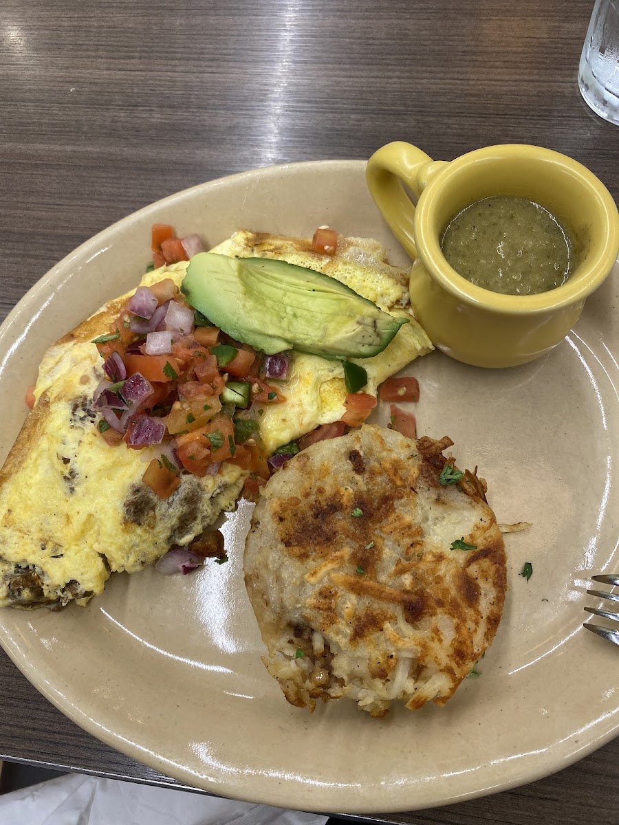 Omelet, hashbrowns, green chili sauce.