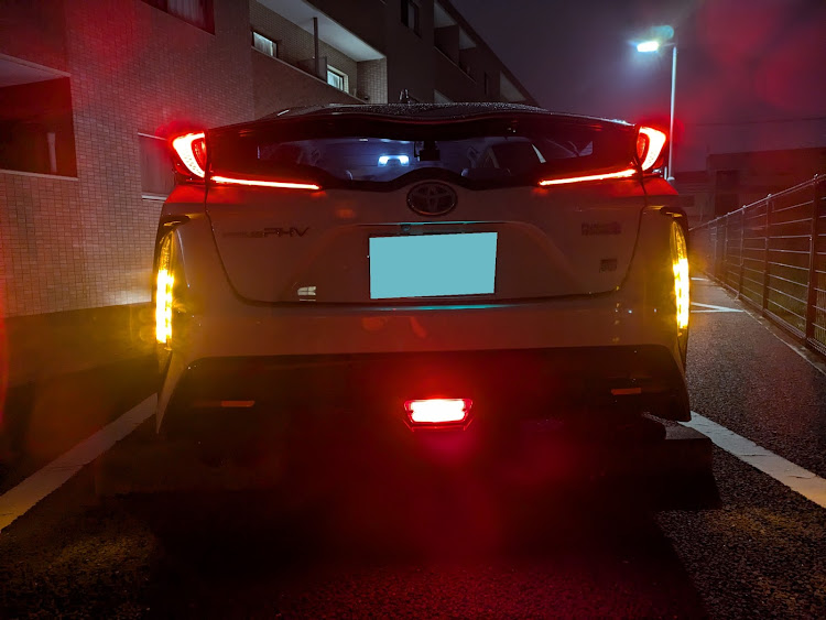 プリウスPHVの乗ってる車の長所と短所・愛媛県・プリウス・プリウスPHV・プリウス PHV GR SPORTに関するカスタム事例の投稿画像2枚目