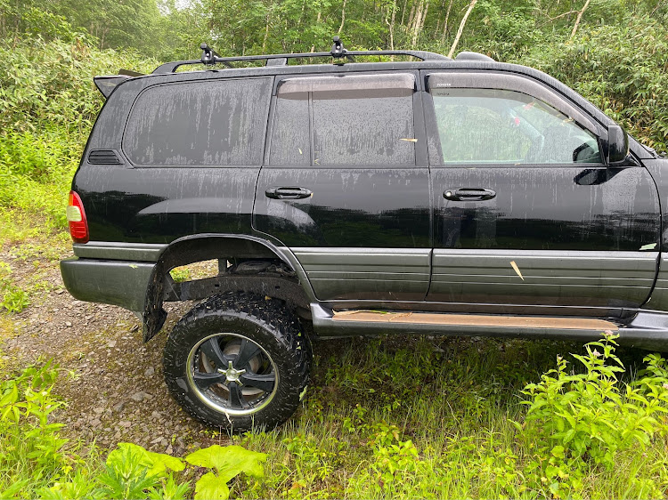 ランドクルーザー100の山はいいぞ・車写活・ランクル100・フォロー、いいね、コメントよろしくお願いします！・車好きと繋がりたいに関するカスタム事例の投稿画像3枚目