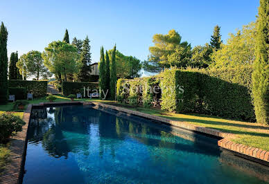 Villa with pool and garden 4