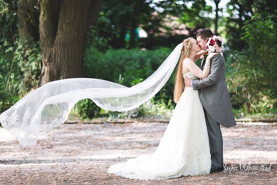 Fotógrafo de casamento Sophie Oldhamstead (sophieweddphoto). Foto de 2 de julho 2019