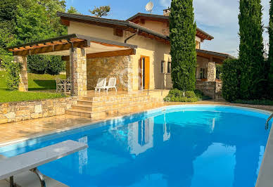 Villa avec piscine et terrasse 3