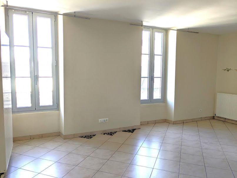 Location  appartement 3 pièces 51 m² à Beauregard-de-Terrasson (24120), 490 €