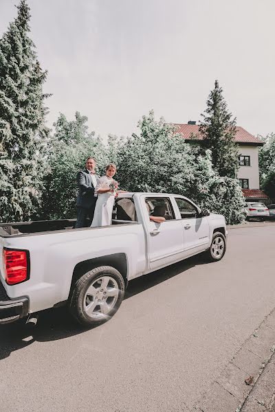 Hääkuvaaja Stefanie Haller (haller). Kuva otettu 16. kesäkuuta 2019