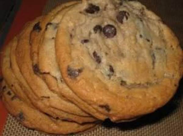 Chewy Jumbo Chocolate Chip Cookies_image