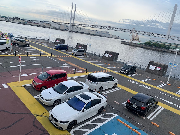 5シリーズ セダンのBMW・ウルトラヴィジョン・愛車を探せ・難易度★☆☆☆☆・ブロンズリムに関するカスタム事例の投稿画像1枚目