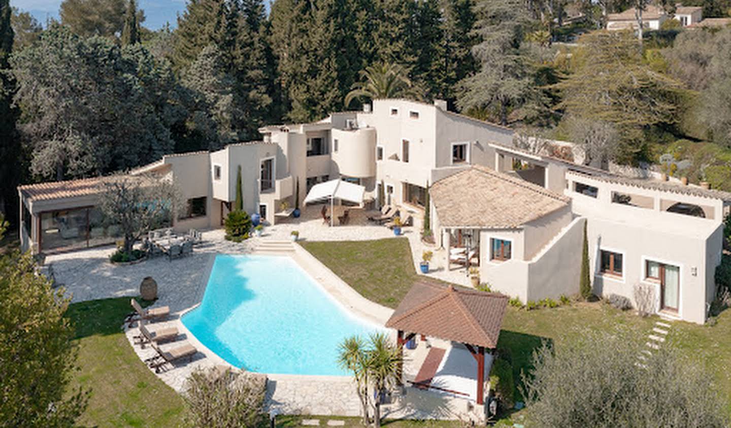 Villa with pool and garden Mougins