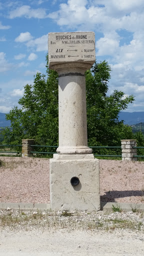 Meyrargues Cour des Alpes