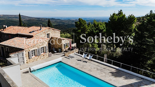 House with pool 1