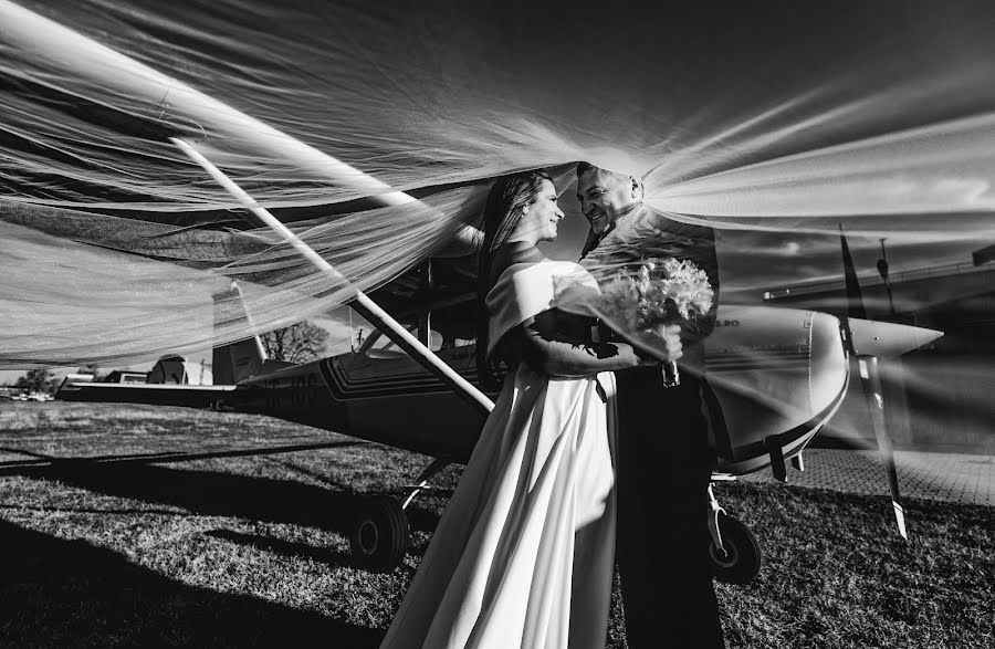 Wedding photographer Florian Nenciu (hdyztee). Photo of 16 March 2022