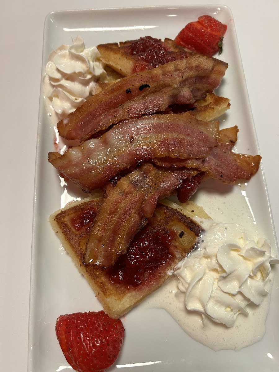 Brunch is always a good idea. Waffles & bacon!